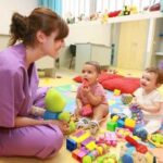 Familia extranjera solicita niñera|